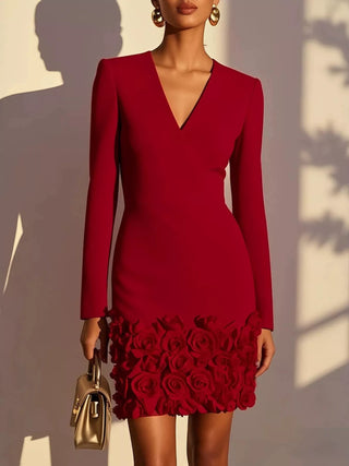 Élise | Robe à col V avec fleur décorative