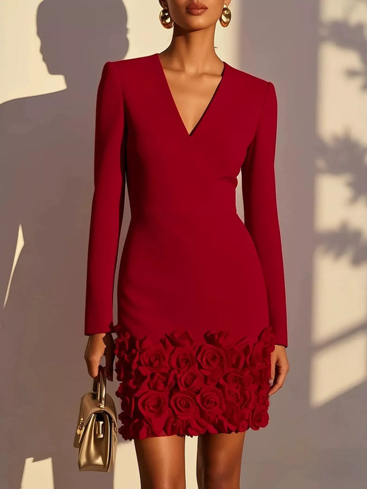 Élise | Robe à col V avec fleur décorative