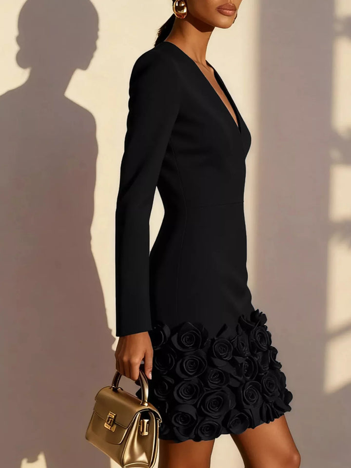 Élise | Robe à col V avec fleur décorative