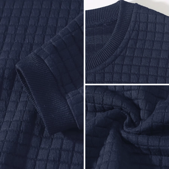 Antoine | Pull élégant à col rond – Bleu marine – détails du col, de la texture et du poignet